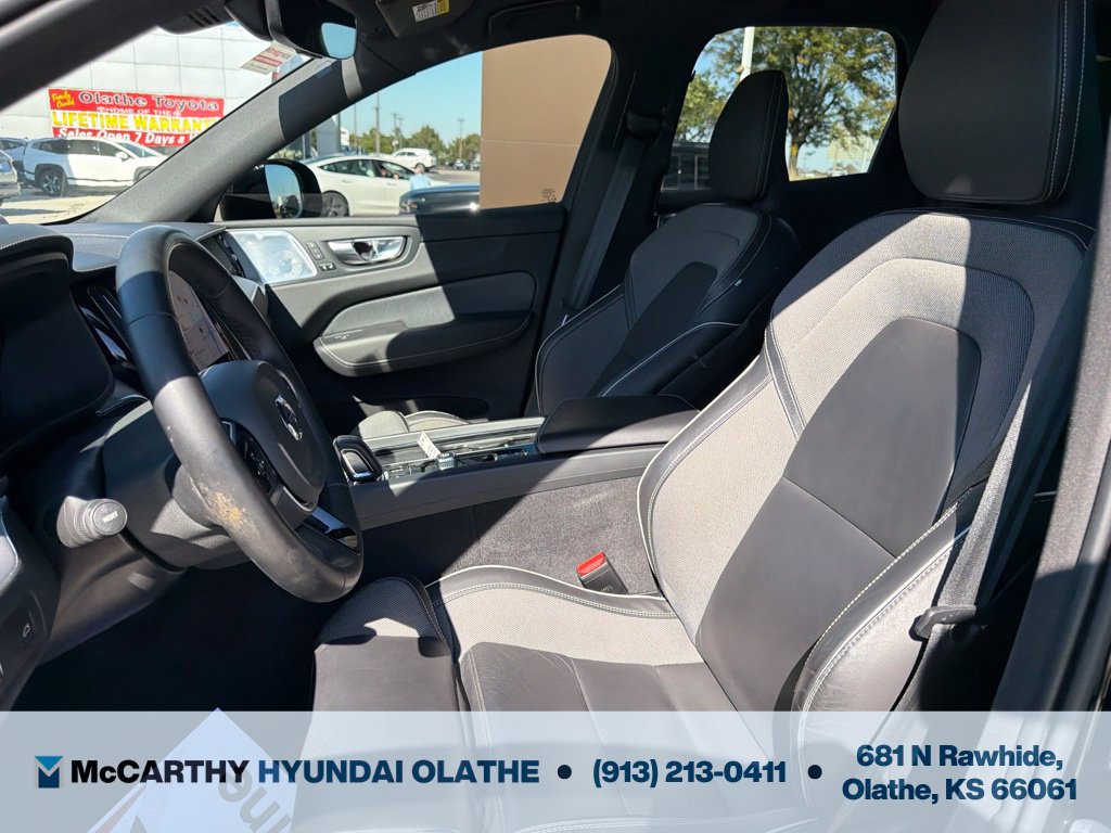 Used 2022 Volvo XC60 B6 R-Design w/ Advanced Package AWD/4WD image 4
