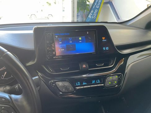 Used 2018 Toyota C-HR XLE FWD image 14