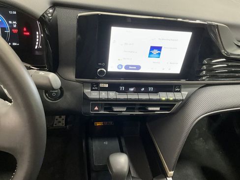 Used 2025 Toyota Camry SE FWD image 6