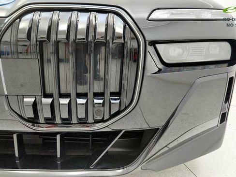 Used 2025 BMW i7 xDrive60 w/ Executive Package RWD image 25