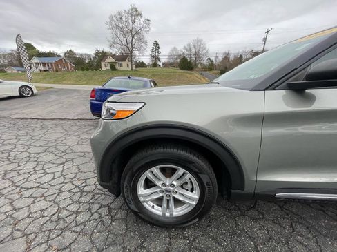 Used 2020 Ford Explorer XLT image 2