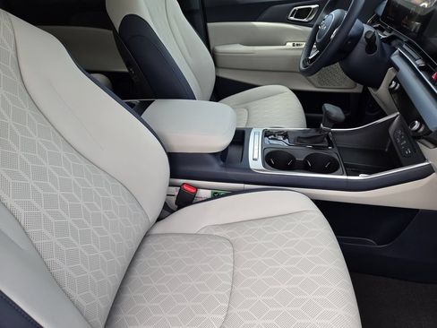 New 2026 Kia Carnival EX FWD image 10