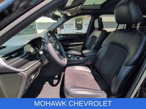 Used 2023 Jeep Grand Cherokee Altitude AWD/4WD image 19