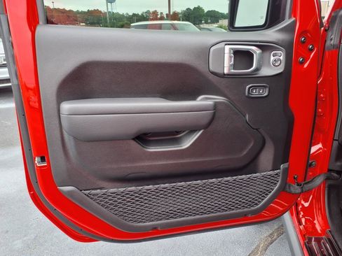 Used 2025 Jeep Gladiator Willys image 4