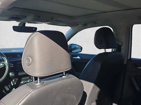 Used 2021 Volkswagen Tiguan SE image 15