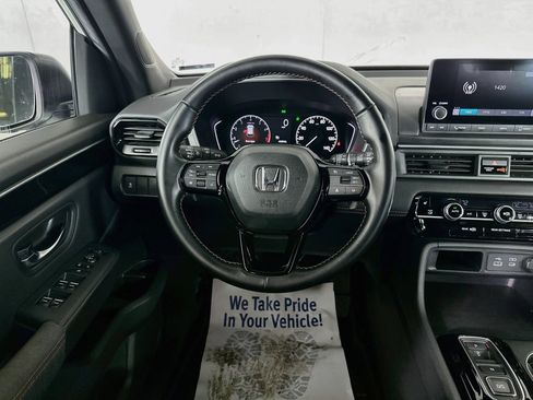 Used 2025 Honda Pilot Sport image 20