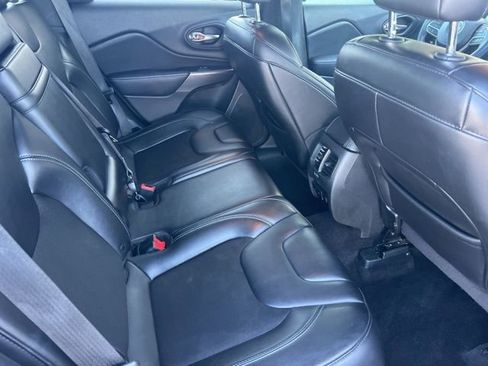 Used 2019 Jeep Cherokee Latitude Plus w/ Comfort/Convenience Group image 10