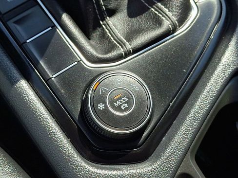 Certified 2023 Volkswagen Taos SE w/ Panoramic Sunroof Package image 27