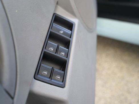 Used 2004 Volkswagen Beetle GLS FWD image 36