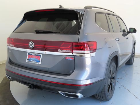 New 2025 Volkswagen Atlas SE image 4