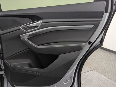 Used 2023 Audi e-tron Premium image 19
