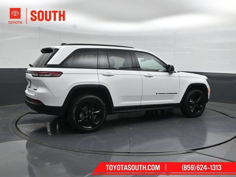 Used 2023 Jeep Grand Cherokee Limited w/ Luxury Tech Group II AWD/4WD image 2