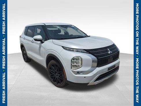 Used 2024 Mitsubishi Outlander SE AWD/4WD image 1