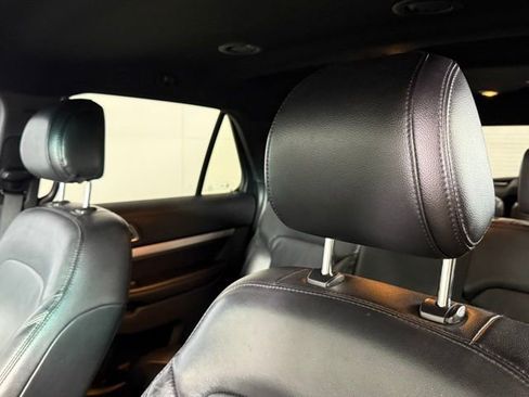 Used 2016 Ford Explorer XLT w/ Equipment Group 202A image 12