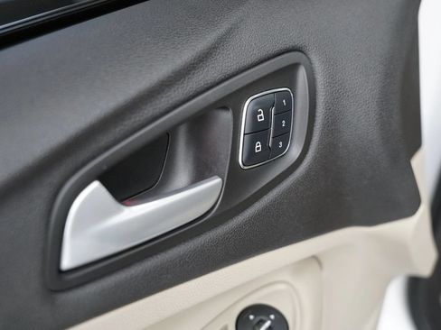 Used 2015 Ford Escape Titanium w/ Equipment Group 301A FWD image 18