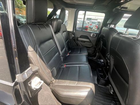 Used 2018 Jeep Wrangler Unlimited Sahara AWD/4WD image 25