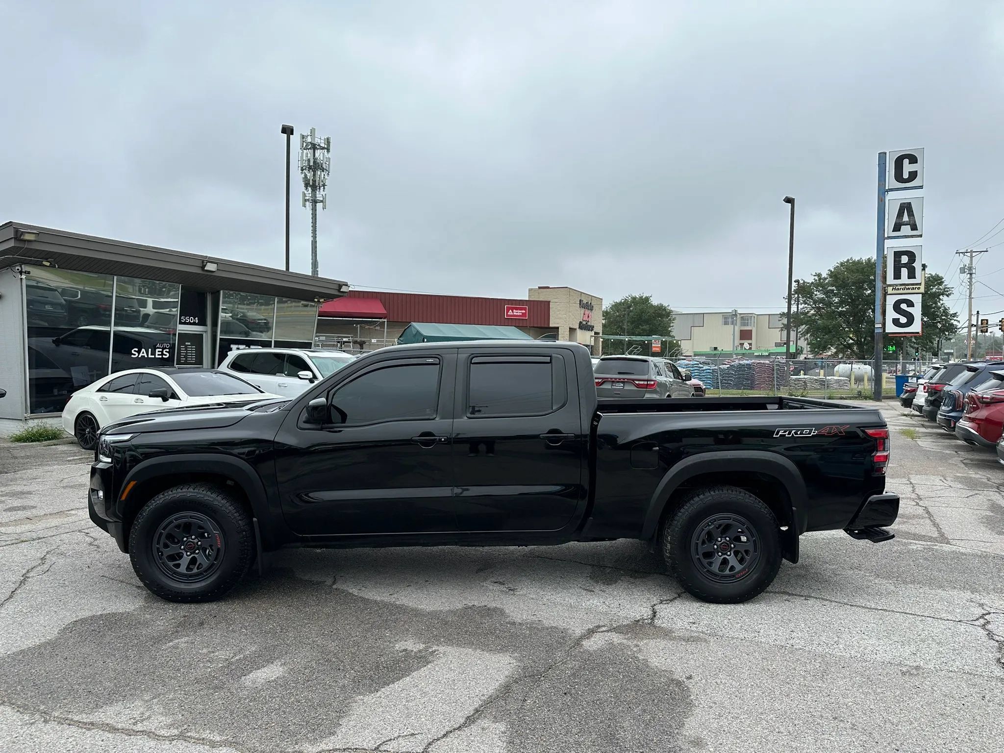 Used 2025 Nissan Frontier PRO-4X AWD/4WD image 2