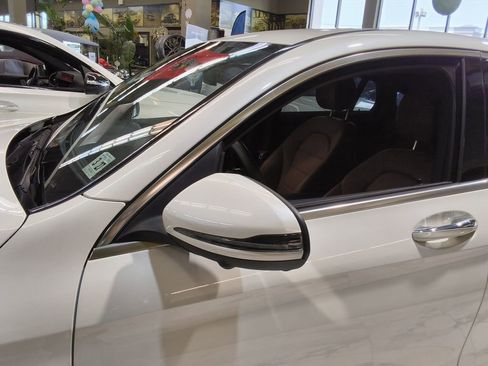 Used 2023 Mercedes-Benz GLC 300 4MATIC Coupe image 10