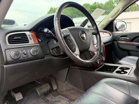 Used 2011 Chevrolet Suburban LT w/ Luxury Package AWD/4WD image 17