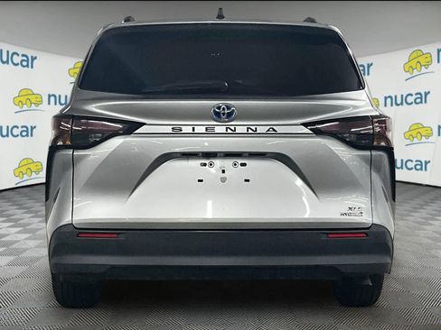 Certified 2024 Toyota Sienna XLE image 5