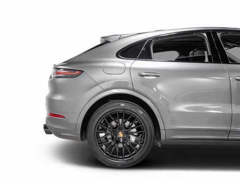 Used 2021 Porsche Cayenne Coupe image 24