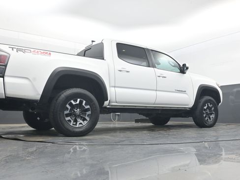 Used 2022 Toyota Tacoma TRD Off-Road w/ Technology Package AWD/4WD image 23