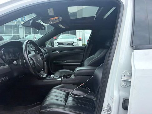 Used 2019 Chrysler 300 S w/ S Model Appearance Package RWD image 5