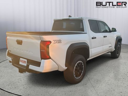 Certified 2024 Toyota Tacoma TRD Off-Road AWD/4WD image 6