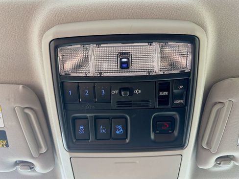 Used 2024 Toyota 4Runner Limited AWD/4WD image 30