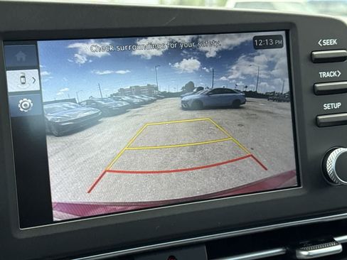 Used 2025 Hyundai Elantra SE FWD image 19