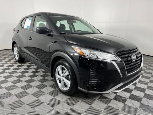 Certified 2025 Nissan Kicks Play S FWD image 3