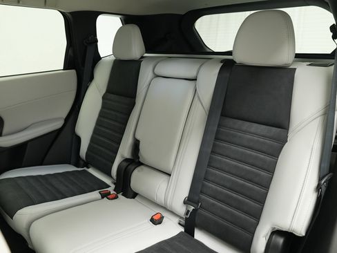 New 2025 Mitsubishi Outlander SE image 23