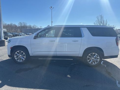Used 2023 Chevrolet Suburban Premier image 8