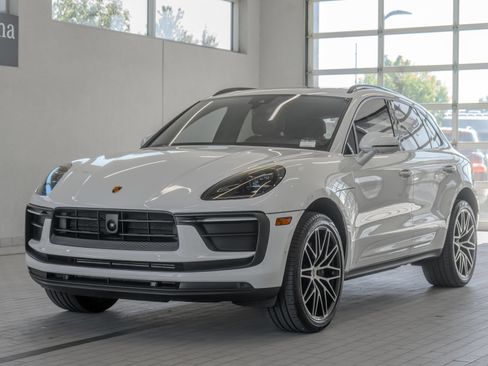 Used 2023 Porsche Macan AWD/4WD image 24
