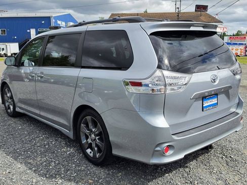 Used 2016 Toyota Sienna SE w/ SE Preferred Package FWD image 5