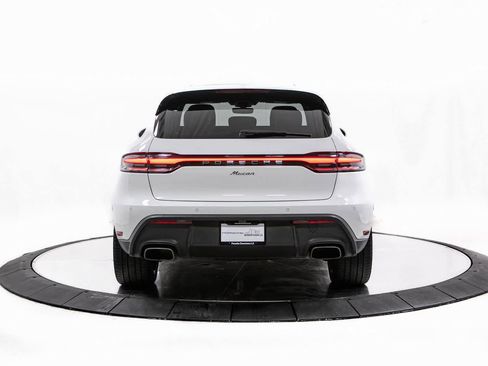 Certified 2022 Porsche Macan image 6