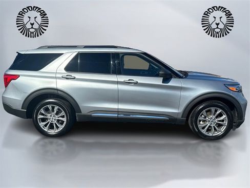 Certified 2022 Ford Explorer XLT w/ Equipment Group 202A image 4