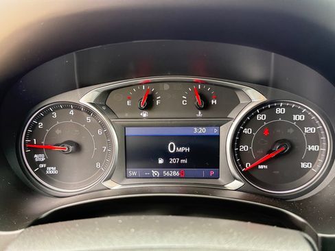 Used 2024 GMC Terrain SLT AWD/4WD image 14