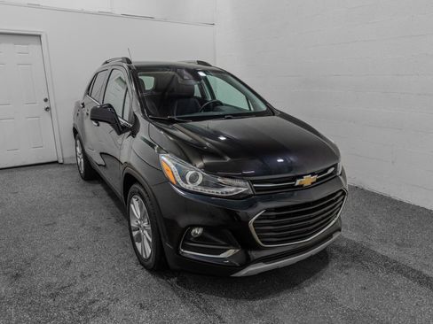 Used 2020 Chevrolet Trax Premier FWD image 2