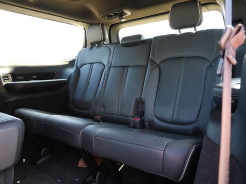 Used 2022 Jeep Grand Wagoneer Series II AWD/4WD image 21