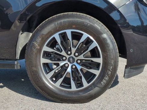 Used 2025 Ford Expedition Platinum image 11