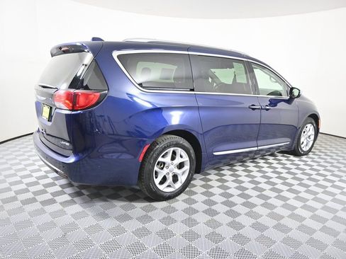 Used 2020 Chrysler Pacifica Limited image 6