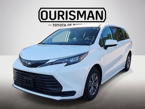 Certified 2024 Toyota Sienna LE FWD image 2