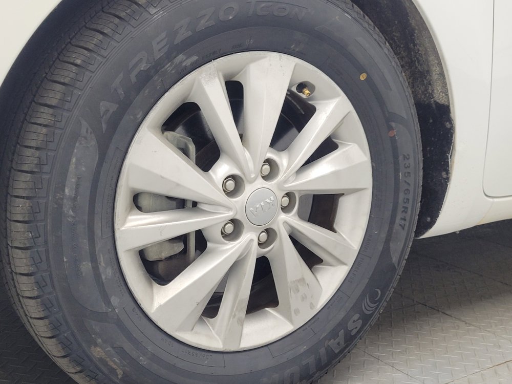 Used 2017 Kia Sedona LX w/ LX Essentials Premium Package FWD image 31