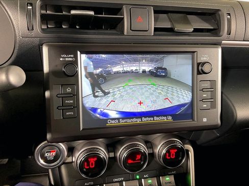 Used 2025 Toyota GR86 w/ ALL Weather Mat Package (TMS) RWD image 19