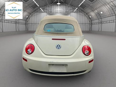 Used 2008 Volkswagen Beetle SE FWD image 4