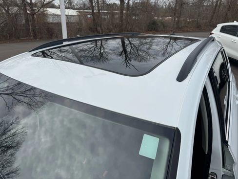 Used 2018 Volkswagen Tiguan SE w/ Panoramic Sunroof Package image 31