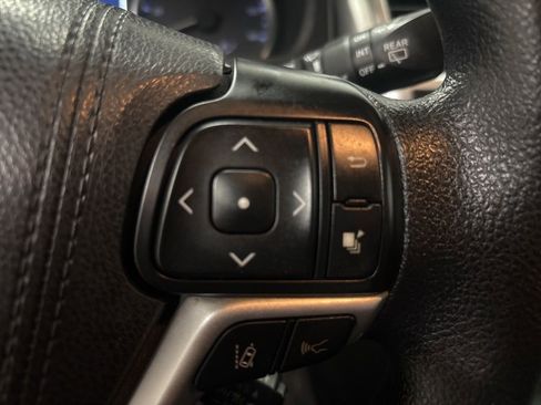 Used 2017 Toyota Highlander LE image 22