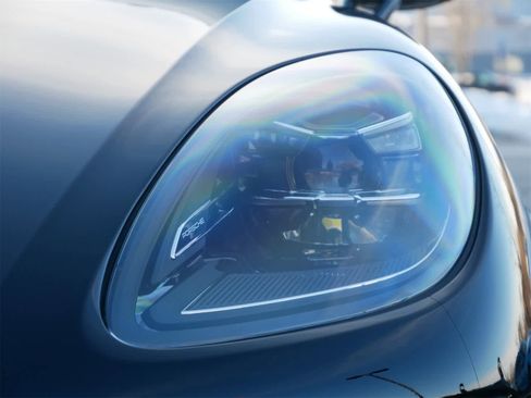 Used 2025 Porsche Macan image 6