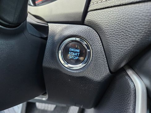 Used 2022 Toyota RAV4 XLE AWD/4WD image 21